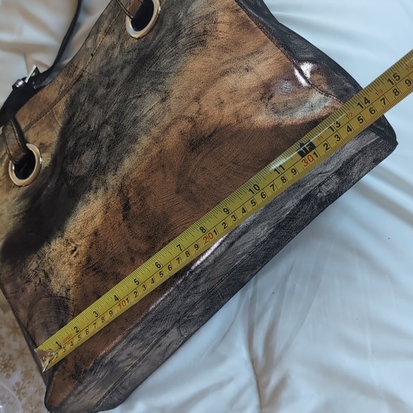 COFI- Erin Printed Metallic XL Leather Tote NWOT - Picture 10 of 17
